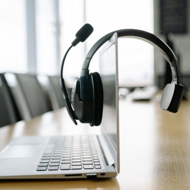 Simultaneous vs Consecutive Interpretation: Which Do You Need for Events in Oman?