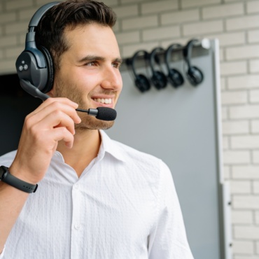 Business Meeting Interpretation in Oman: When Do You Need Professional Interpretation?